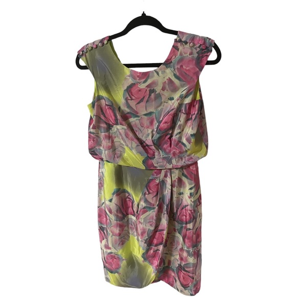 A gorgeous dress by Jessica Simpson in size 2 - Picture 2 of 9